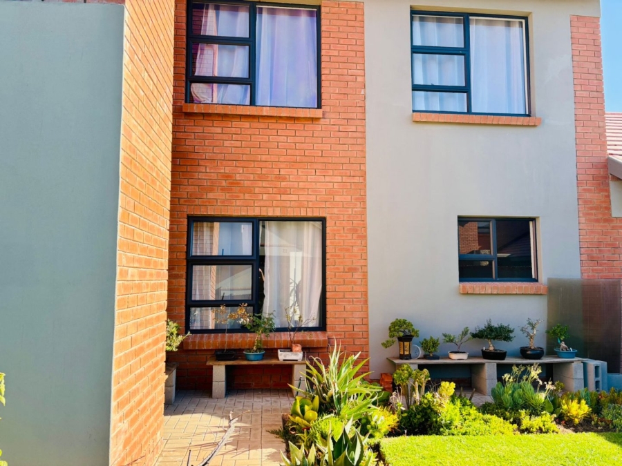 3 Bedroom Property for Sale in Somerton Estate Free State